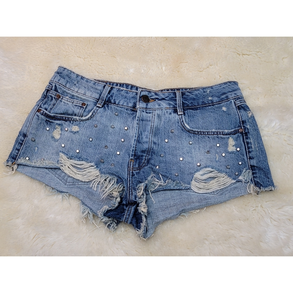 Zara Trafaluc denim distressed shorts size 6